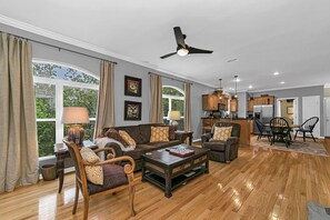 Televisión y chimenea 