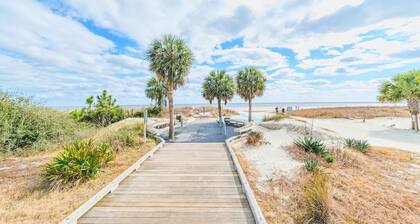 Relaxing 2 BR cottage, walking distance to beach