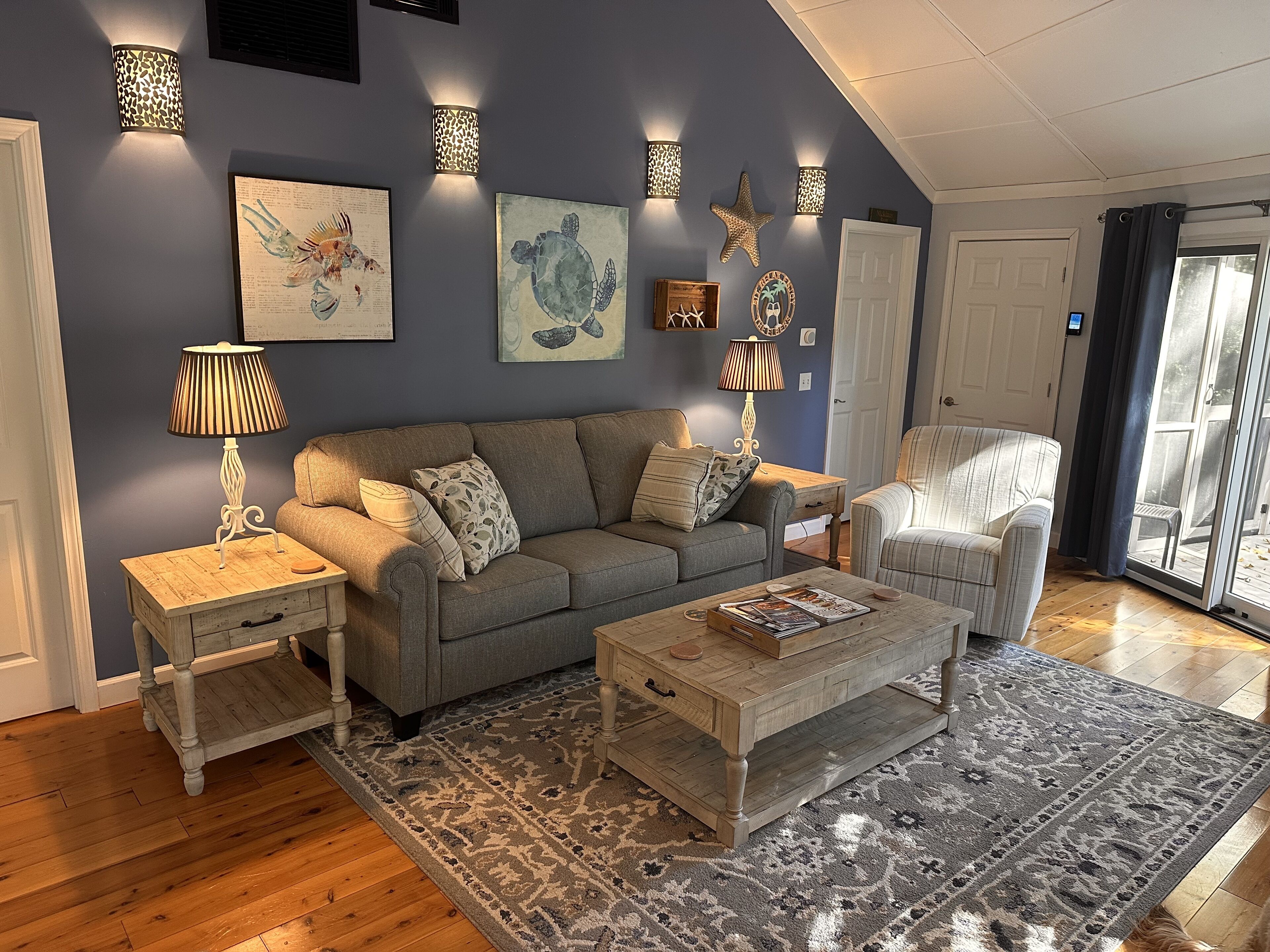 Relaxing 2 Br Cottage, Walking Distance To Beach - Hilton Head Island, SC
