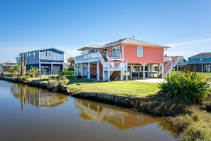 Exterior - A LIL' TIPSEA -Beachside cutie w/ outdoor bar, close to beach, great amenties (Crystal Beach)