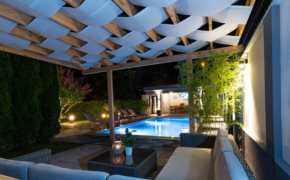 Outdoor pool, a heated pool