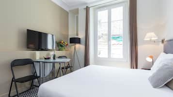 Iron/ironing board, bed sheets