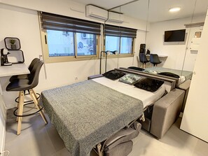 In-room safe, iron/ironing board, bed sheets