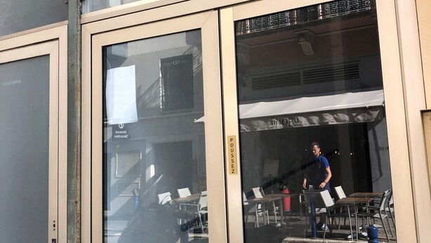 A storefront with a sign reading 'Saint Christophe' and a visible door with a sign above it. - Cosy studio in Cannes (Cannes)
