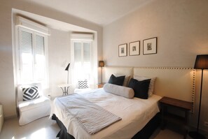 Iron/ironing board - Cosy studio in Cannes (Cannes)