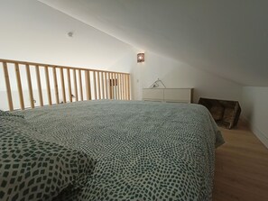1 bedroom, iron/ironing board, travel cot, free WiFi