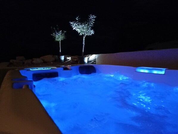 Bain à remous extérieur