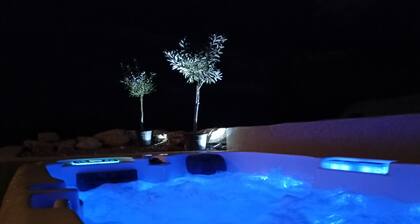 Charming gîte with jacuzzi facing Mont Ventoux