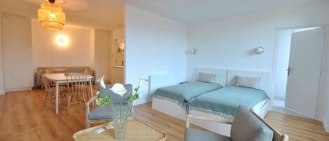 Iron/ironing board, free WiFi, bed sheets