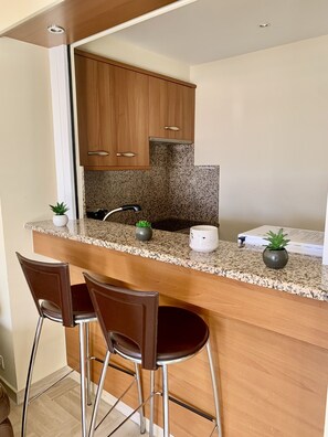 Fridge, microwave, oven, coffee/tea maker