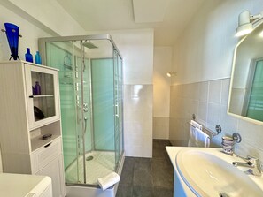 Een douche, een haardroger