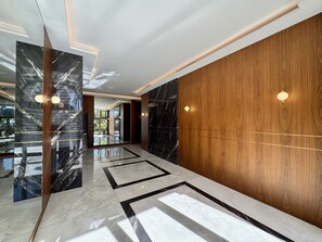 المنشأة من الداخل