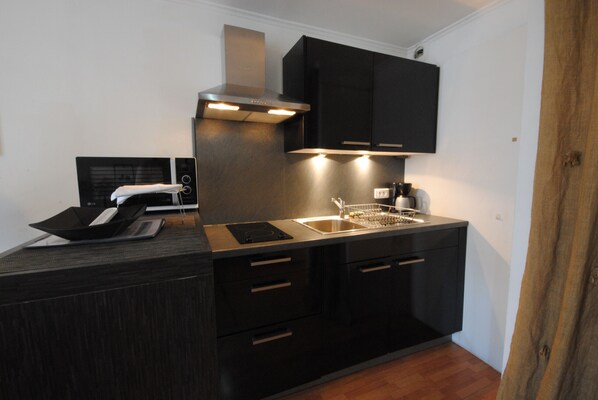 Fridge, microwave, dishwasher, coffee/tea maker