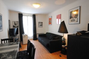 TV - RET29 / 3-person apartment 1min from the station (Cannes)