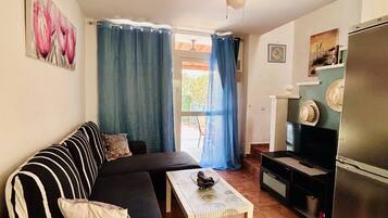 Een televisie, videogames, een dvd-speler en boeken