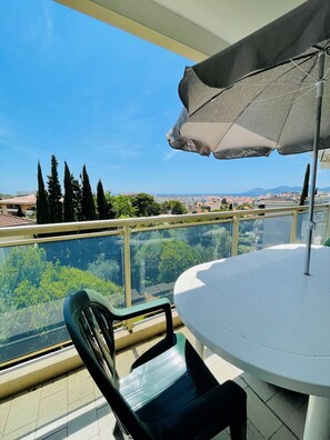 Outdoor dining - Floriana - 2 rooms swimming pool residence (Cannes)