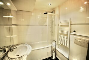 Bathtub, hair dryer