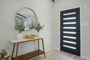 Deluxe House, 4 Bedrooms | Living area