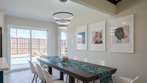 Deluxe House, 4 Bedrooms | In-room dining - Hillsdale (Richardson)