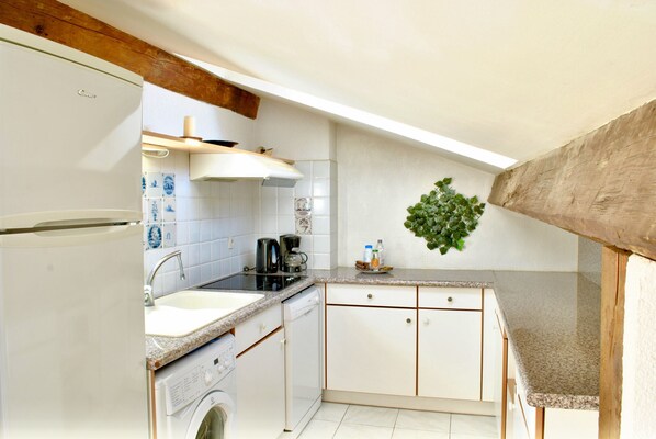 Fridge, microwave, dishwasher, coffee/tea maker