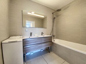 Badekar og hårføner