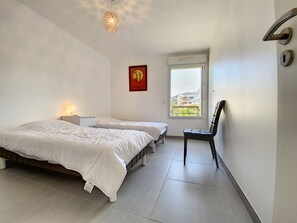 2 bedrooms, iron/ironing board, free WiFi, bed sheets