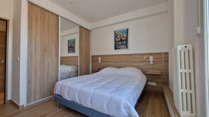 2 bedrooms, iron/ironing board, free WiFi, bed sheets