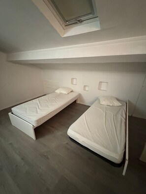 2 chambres, fer et planche à repasser, Wi-Fi gratuit, draps fournis