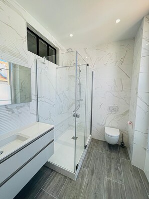 Een douche, een haardroger