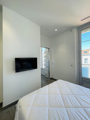 2 bedrooms, iron/ironing board, free WiFi, bed sheets