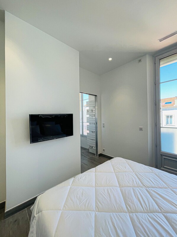 2 bedrooms, iron/ironing board, free WiFi, bed sheets