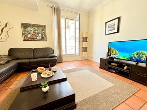 TV - Grand Palais /bob1309/ 4P (Cannes)