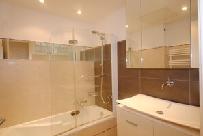 Badewanne, Haartrockner
