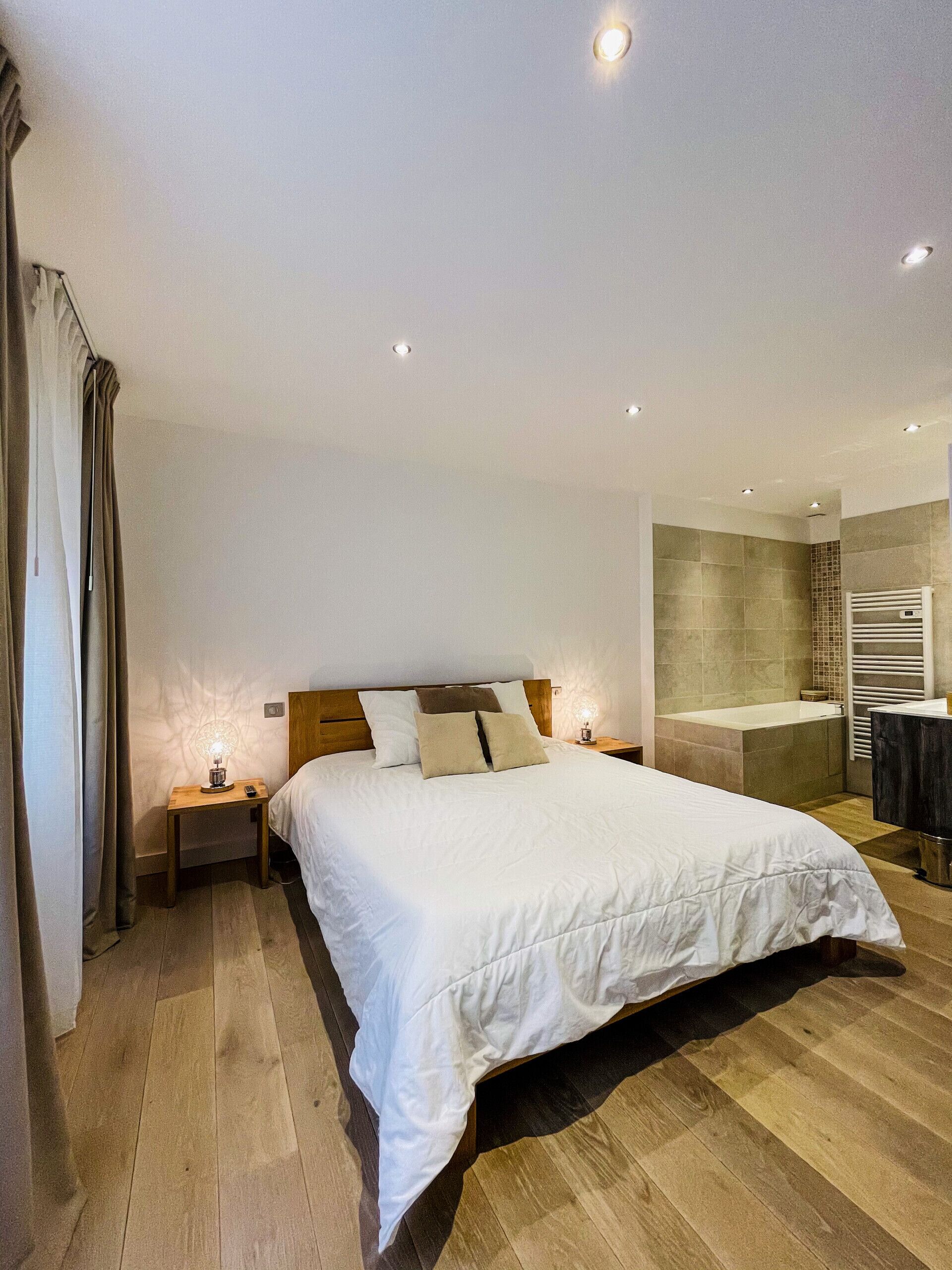 3 bedrooms, iron/ironing board, free WiFi, bed sheets