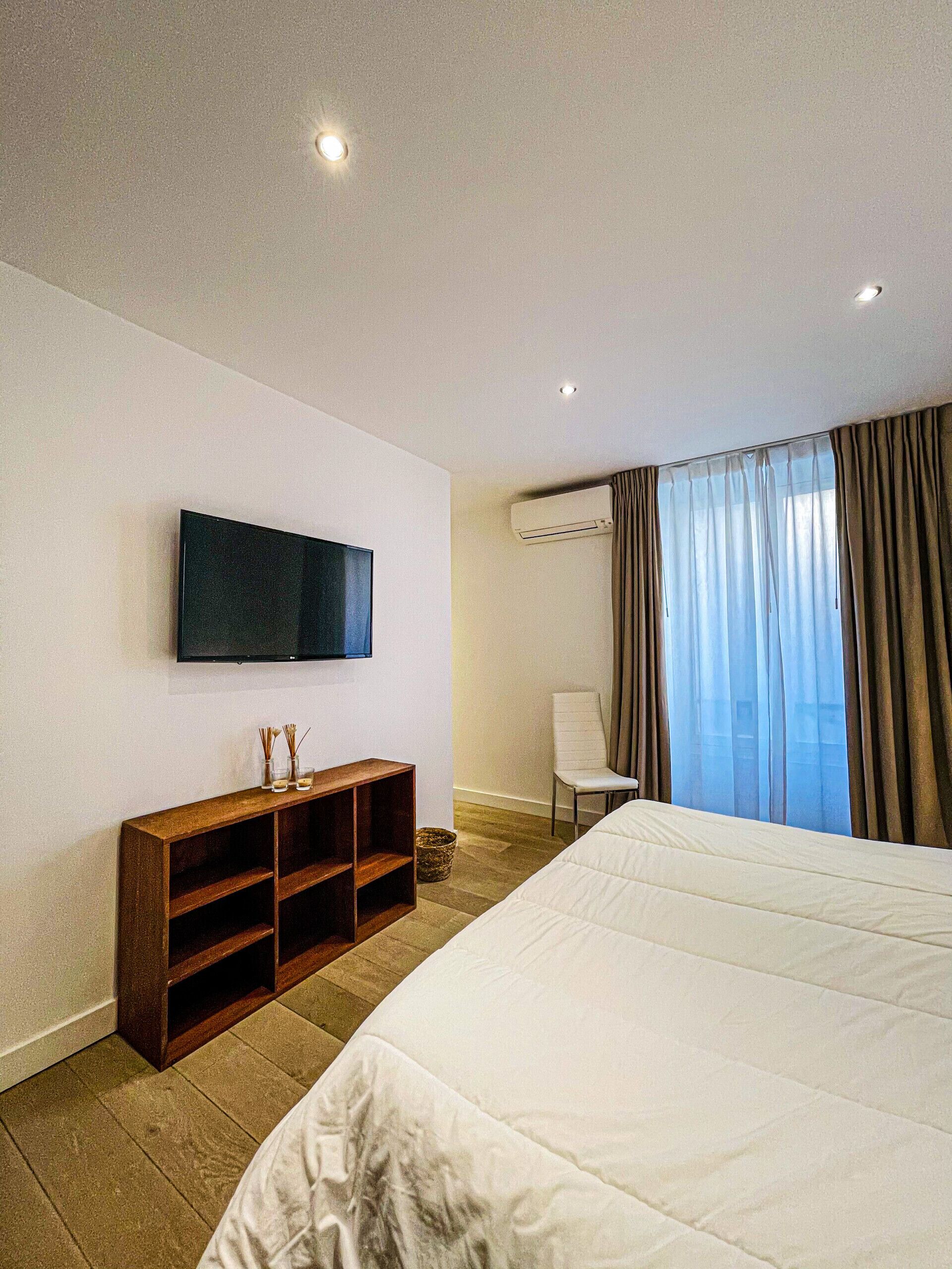 3 bedrooms, iron/ironing board, free WiFi, bed sheets