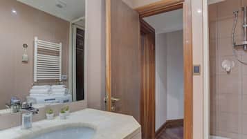 Departamento | Baño | Regadera, amenidades de baño gratuitas, secadora de cabello, bidet