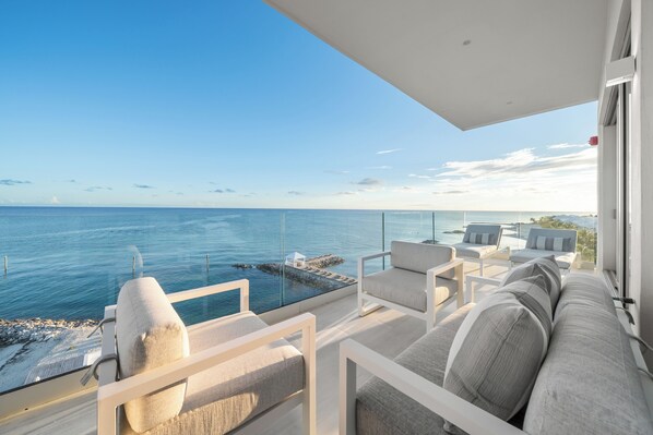 Luxury Condo | Terrace/patio