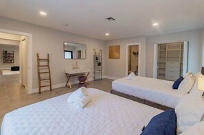 5 bedrooms, iron/ironing board, travel crib, free WiFi - Swish Villa | Unique BKB Court | Outdoor Cinema (Miami)