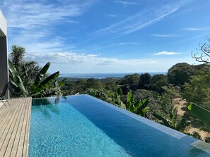 Piscina infinita