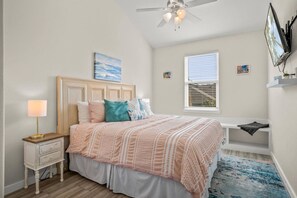 2 bedrooms, desk, free WiFi, bed sheets