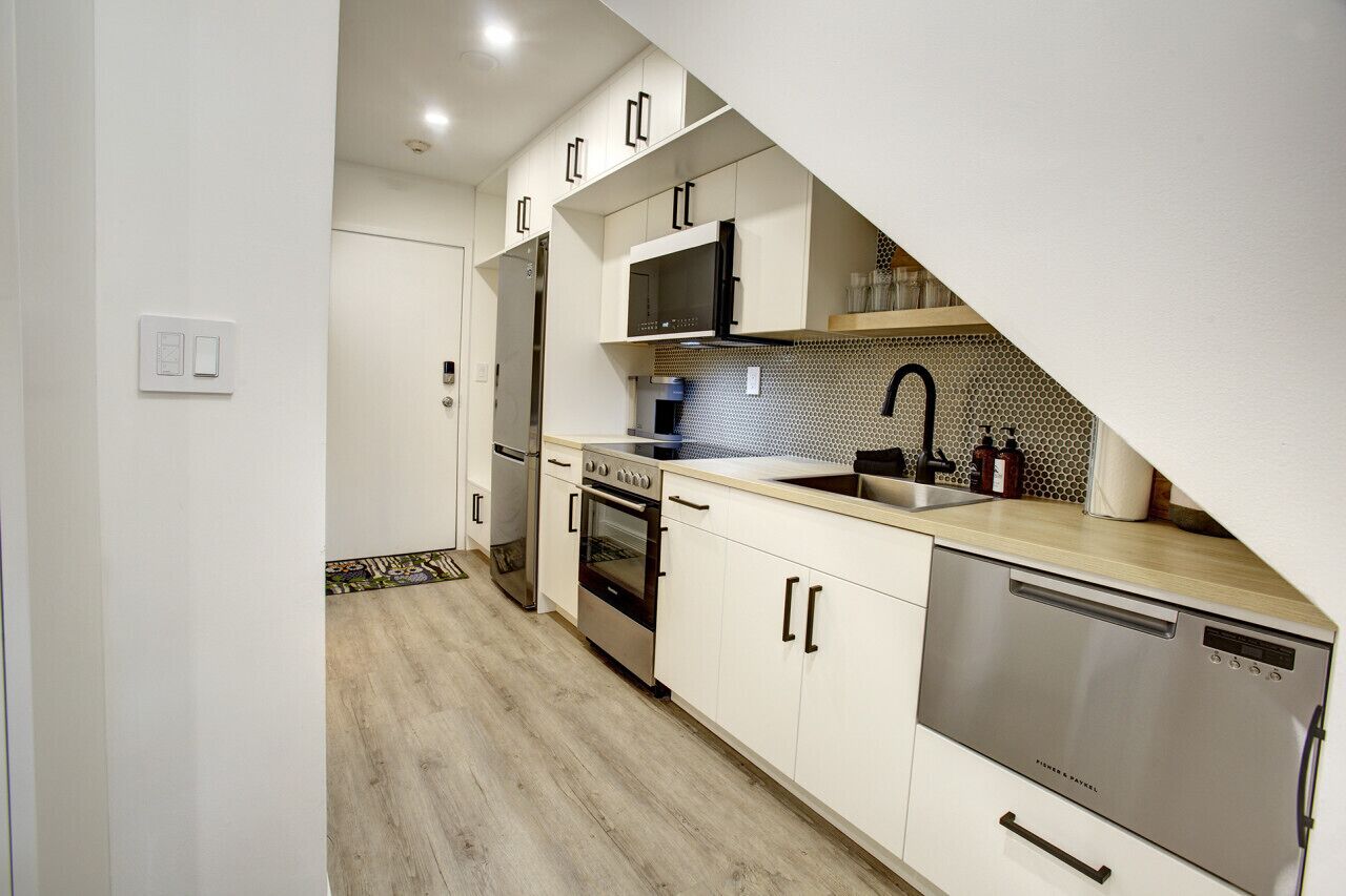 Refrigerador, microondas, horno y parrilla de estufa 