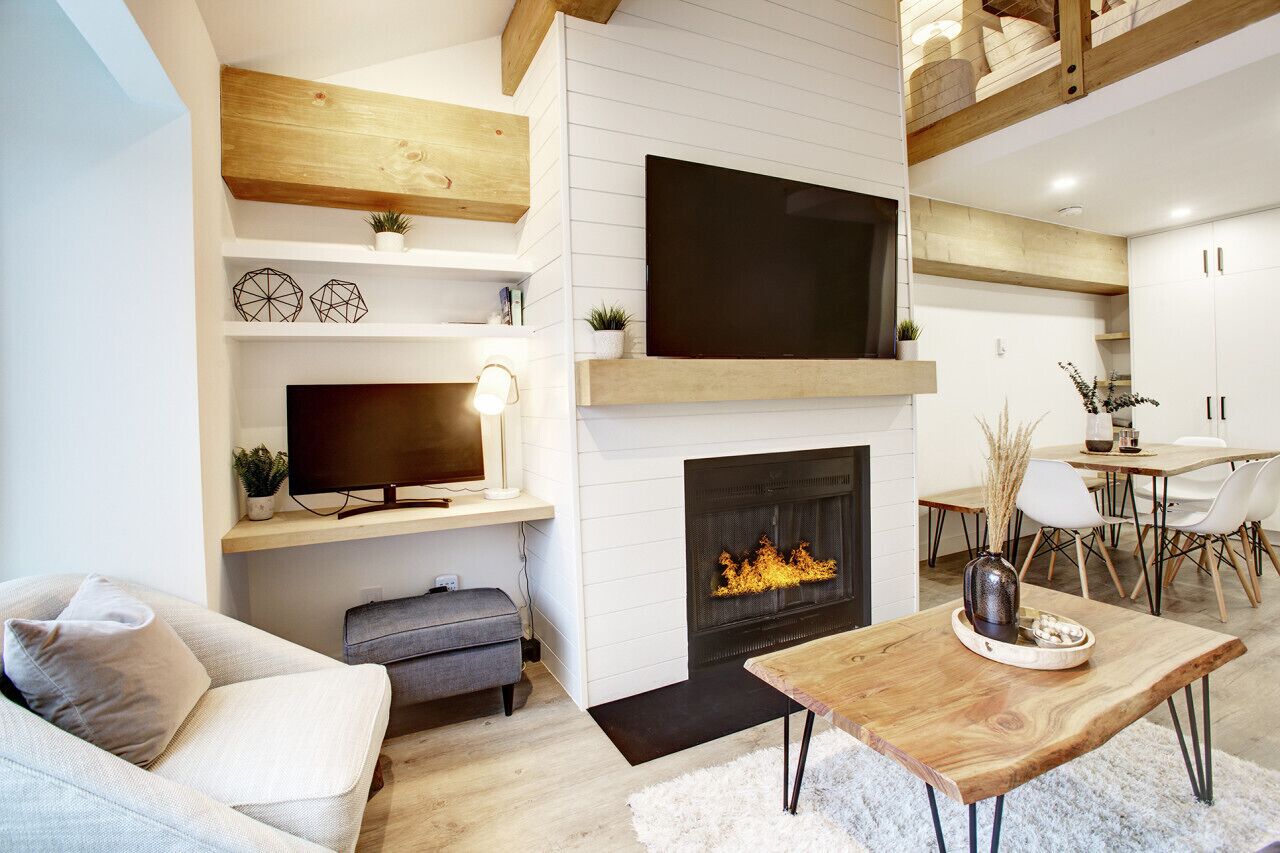 Smart TV y chimenea 