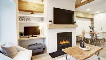 Smart TV y chimenea