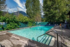 Outdoor pool, a heated pool