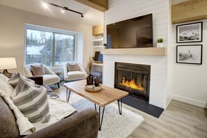 Smart TV, fireplace