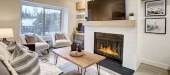 Creekside Stunning Lofted 1BR: Sleeps 2,Pool,Free Parking Near Lakes and Shops!