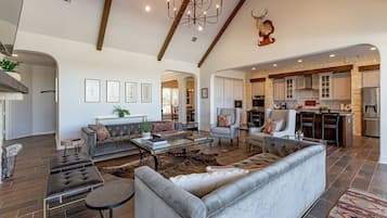 Televisio, takka, kirjoja