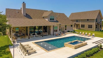 Lämmitetty uima-allas