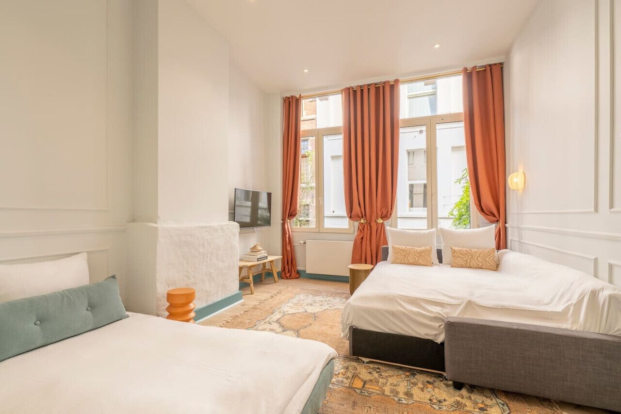 2 slaapkamers, een bureau, geluiddichte muren