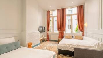 2 slaapkamers, een bureau, geluiddichte muren
